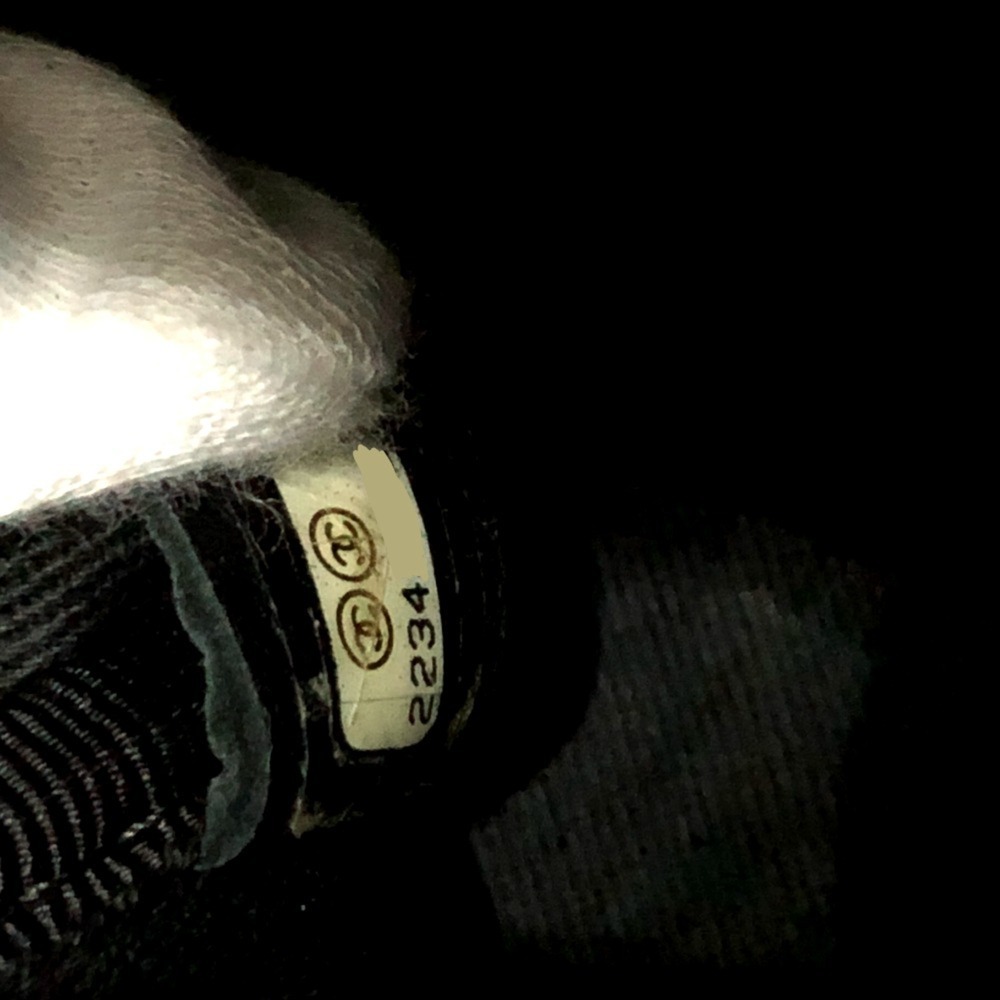 CHANEL Black Shoulder Bag - Picture 16 of 16